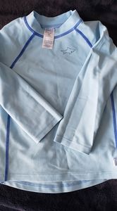 I play rash guard with small shark on chest